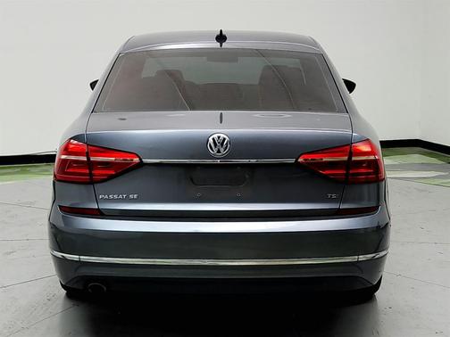 2016 Volkswagen Passat 1.8T SE