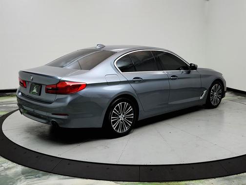 2019 BMW 530 530i