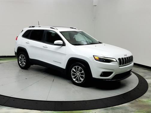 White 2019 Jeep Cherokee Latitude Plus