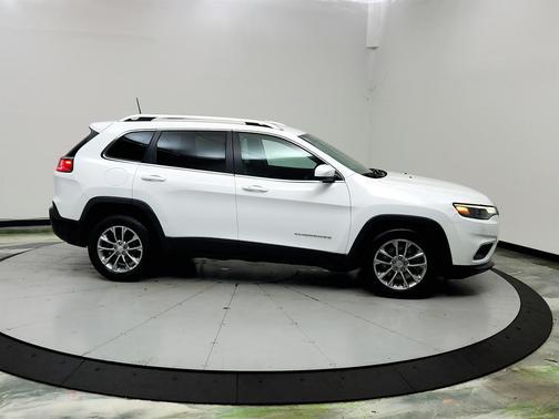 White 2019 Jeep Cherokee Latitude Plus