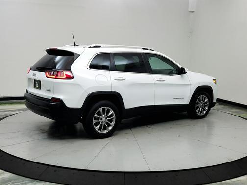 White 2019 Jeep Cherokee Latitude Plus