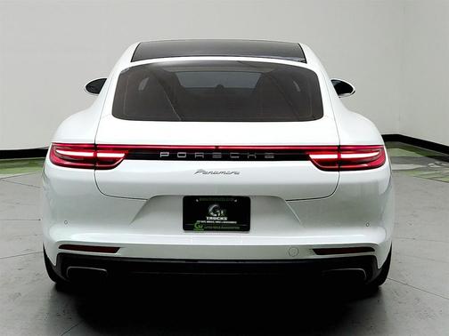 2019 Porsche Panamera Base