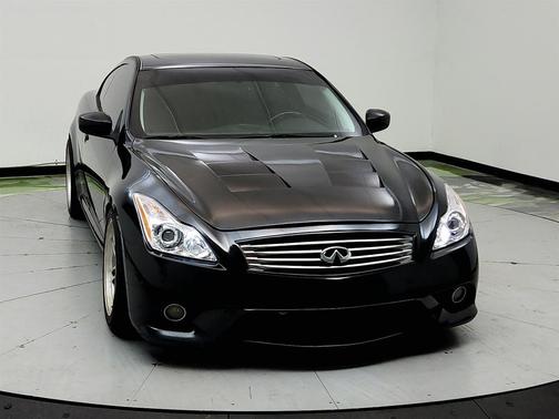 Black 2014 INFINITI Q60 Sport