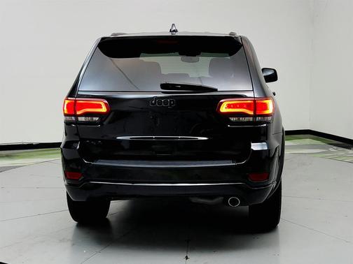 Black 2018 Jeep Grand Cherokee Laredo E