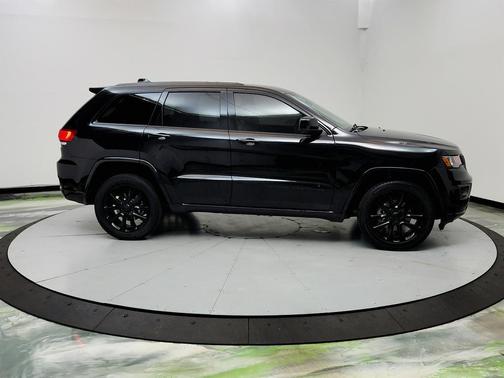 Black 2018 Jeep Grand Cherokee Laredo E