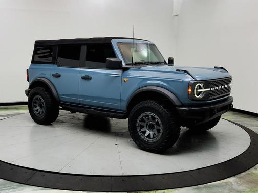 Blue 2022 Ford Bronco Badlands