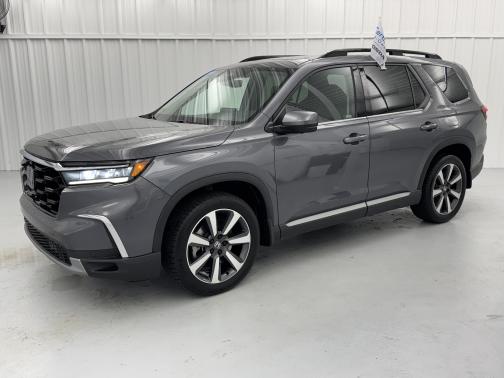 Modern Steel Metallic 2023 Honda Pilot