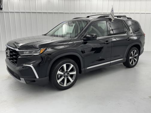 Crystal Black Pearl 2024 Honda Pilot