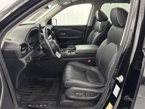 Crystal Black Pearl 2024 Honda Pilot