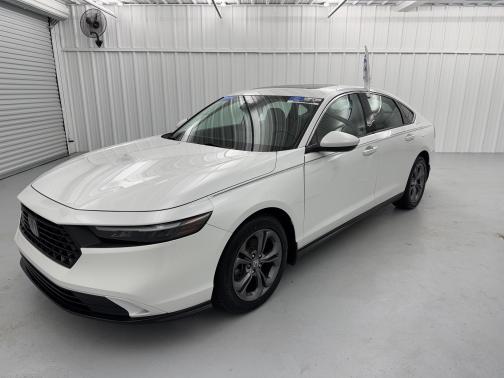 Platinum White Pearl 2024 Honda Accord