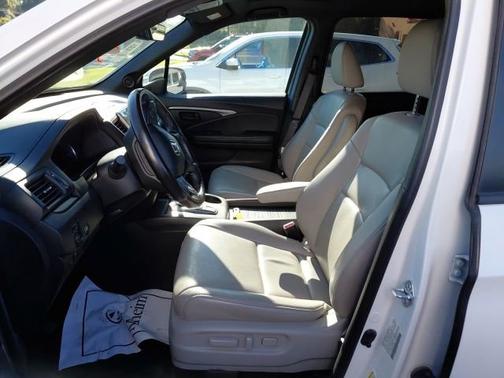 Platinum White Pearl 2023 Honda Passport