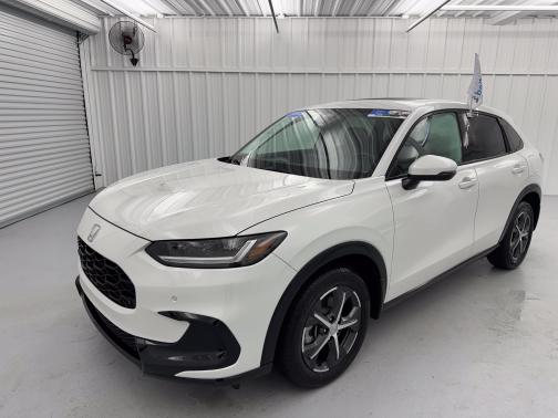 Platinum White Pearl 2023 Honda HR-V