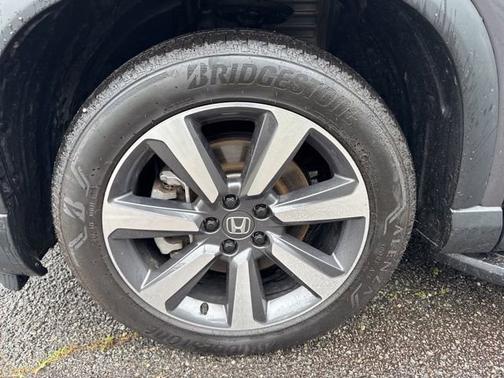 Modern Steel Metallic 2023 Honda Pilot
