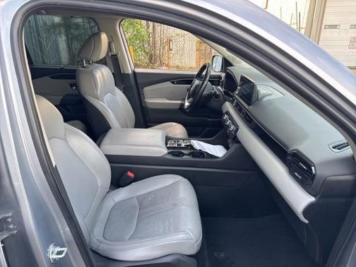 Lunar Silver Metallic 2023 Honda Pilot