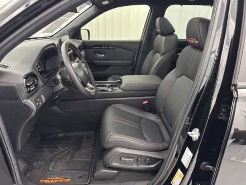 Crystal Black Pearl 2025 Honda Pilot