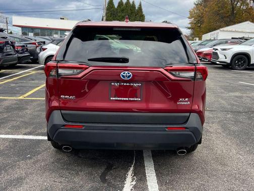 2022 Toyota RAV4 Hybrid XLE