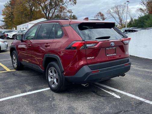 2022 Toyota RAV4 Hybrid XLE