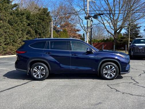 2021 Toyota Highlander Hybrid XLE