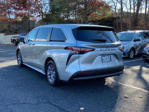 2021 Toyota Sienna LE