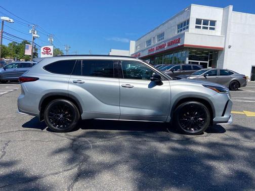 Celestial Silver Metallic 2023 Toyota Highlander XSE