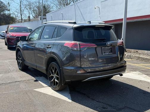 Magnetic Gray Metallic 2018 Toyota RAV4 SE