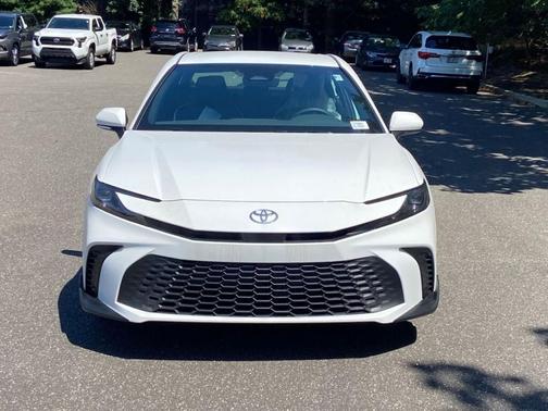 Ice Cap 2026 Toyota Camry SE
