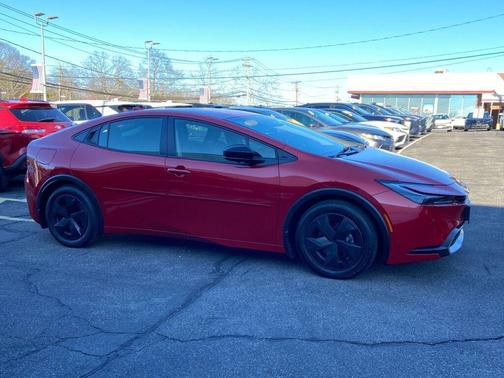 2025 Toyota Prius Plug-In Hybrid SE