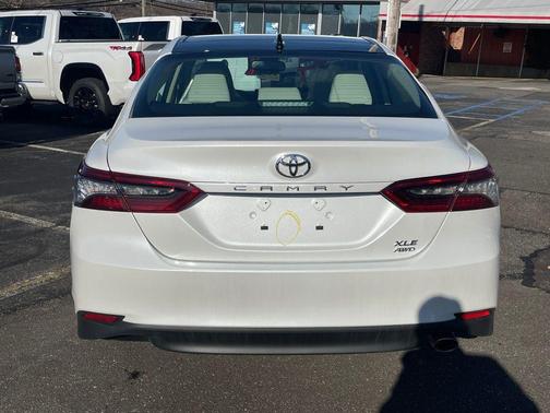 Wind Chill Pearl 2023 Toyota Camry XLE