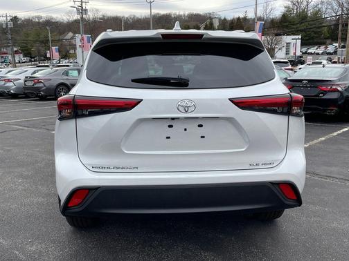 Wind Chill Pearl 2023 Toyota Highlander XLE
