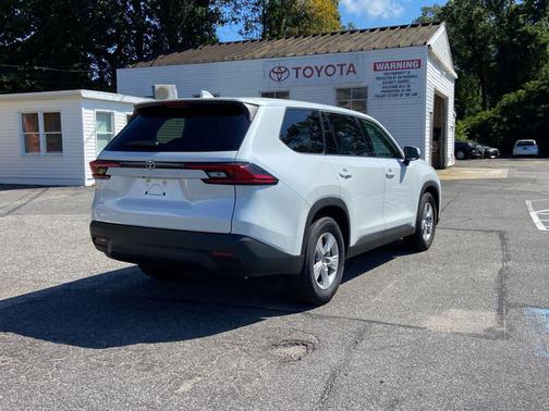 2025 Toyota Highlander LE
