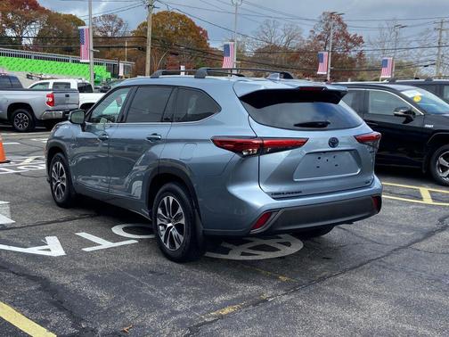 2022 Toyota Highlander Hybrid XLE