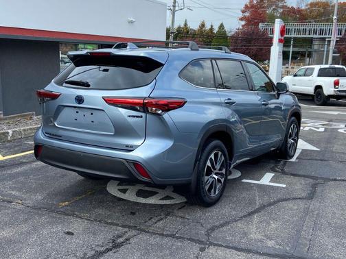 2022 Toyota Highlander Hybrid XLE