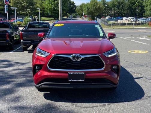 RED 2023 Toyota Highlander Limited