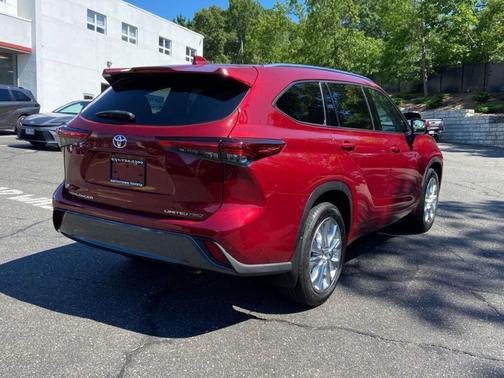RED 2023 Toyota Highlander Limited