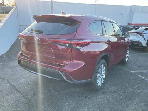 Pearl 2023 Toyota Highlander Limited