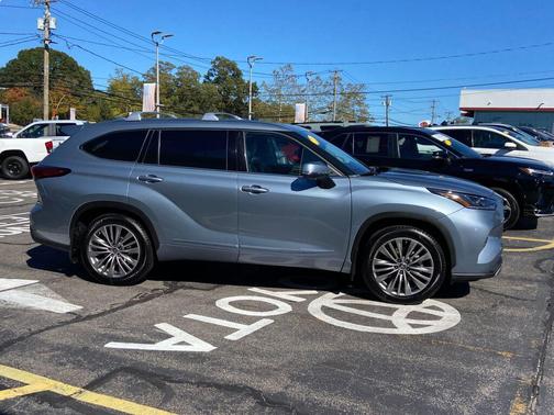 2021 Toyota Highlander Platinum