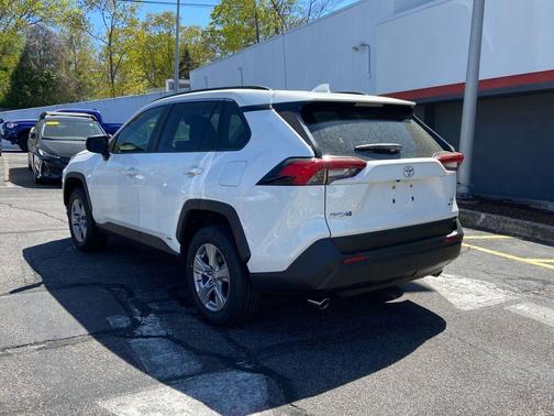 2025 Toyota RAV4 Hybrid LE