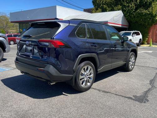 2020 Toyota RAV4 XLE Premium
