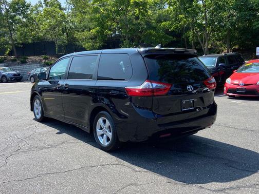 2020 Toyota Sienna SE