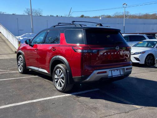 2024 Nissan Pathfinder SL 4WD