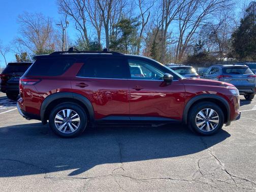 2024 Nissan Pathfinder SL 4WD