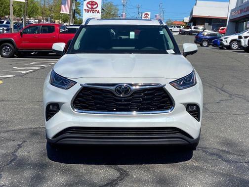 White 2026 Toyota Highlander Hybrid Limited