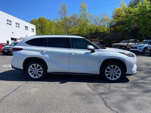 White 2026 Toyota Highlander Hybrid Limited