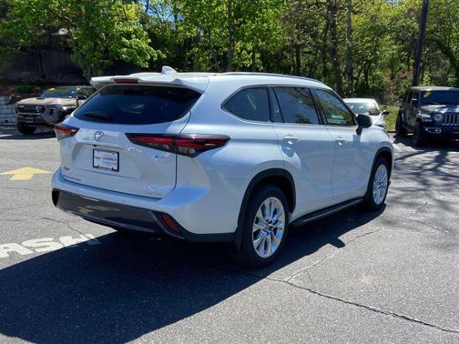 White 2026 Toyota Highlander Hybrid Limited