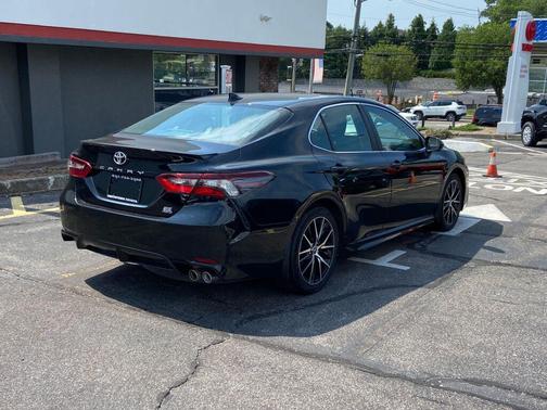 BLACK 2023 Toyota Camry SE