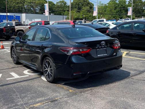 BLACK 2023 Toyota Camry SE