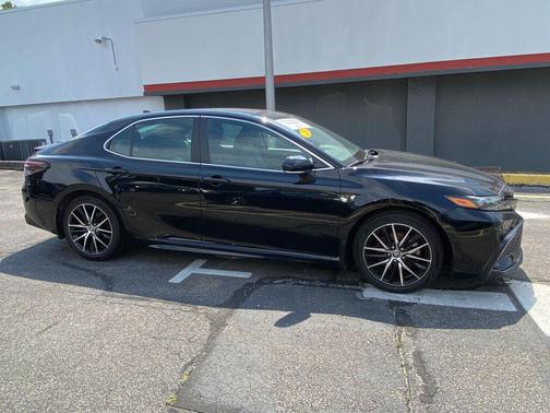 BLACK 2023 Toyota Camry SE