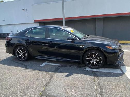 BLACK 2023 Toyota Camry SE