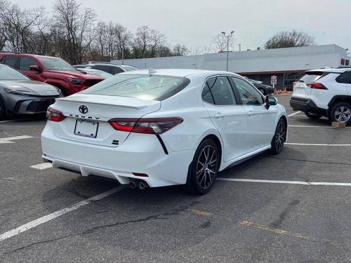 Ice Cap 2023 Toyota Camry SE