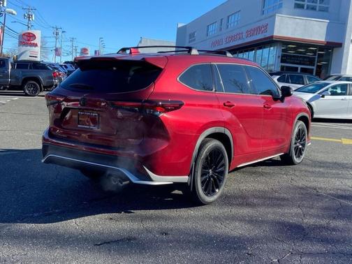 RED 2025 Toyota Highlander XSE